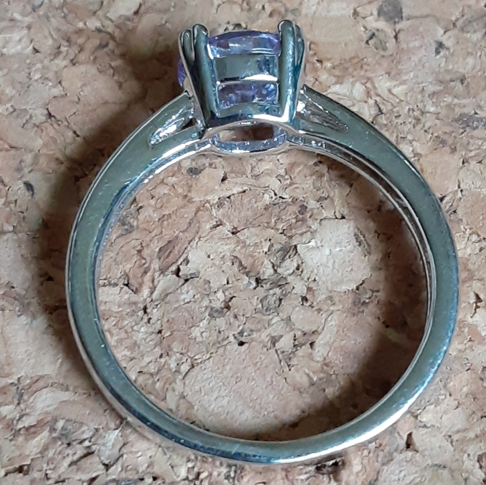 Single Hint of Purple Dimond Women's Ring Size: 6 - Picture 14 of 15